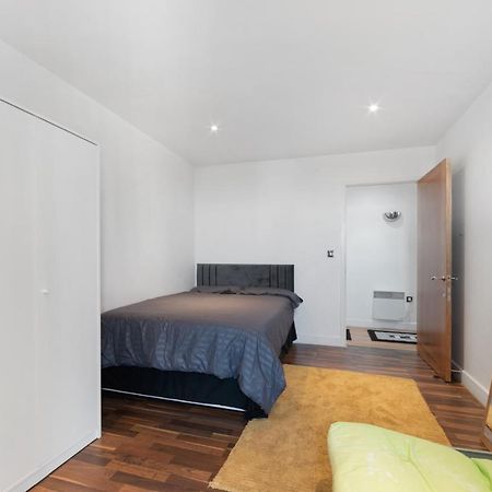 Excel 3 Bedroom Apartment Near City Airport And O2 Arena ลอนดอน ภายนอก รูปภาพ