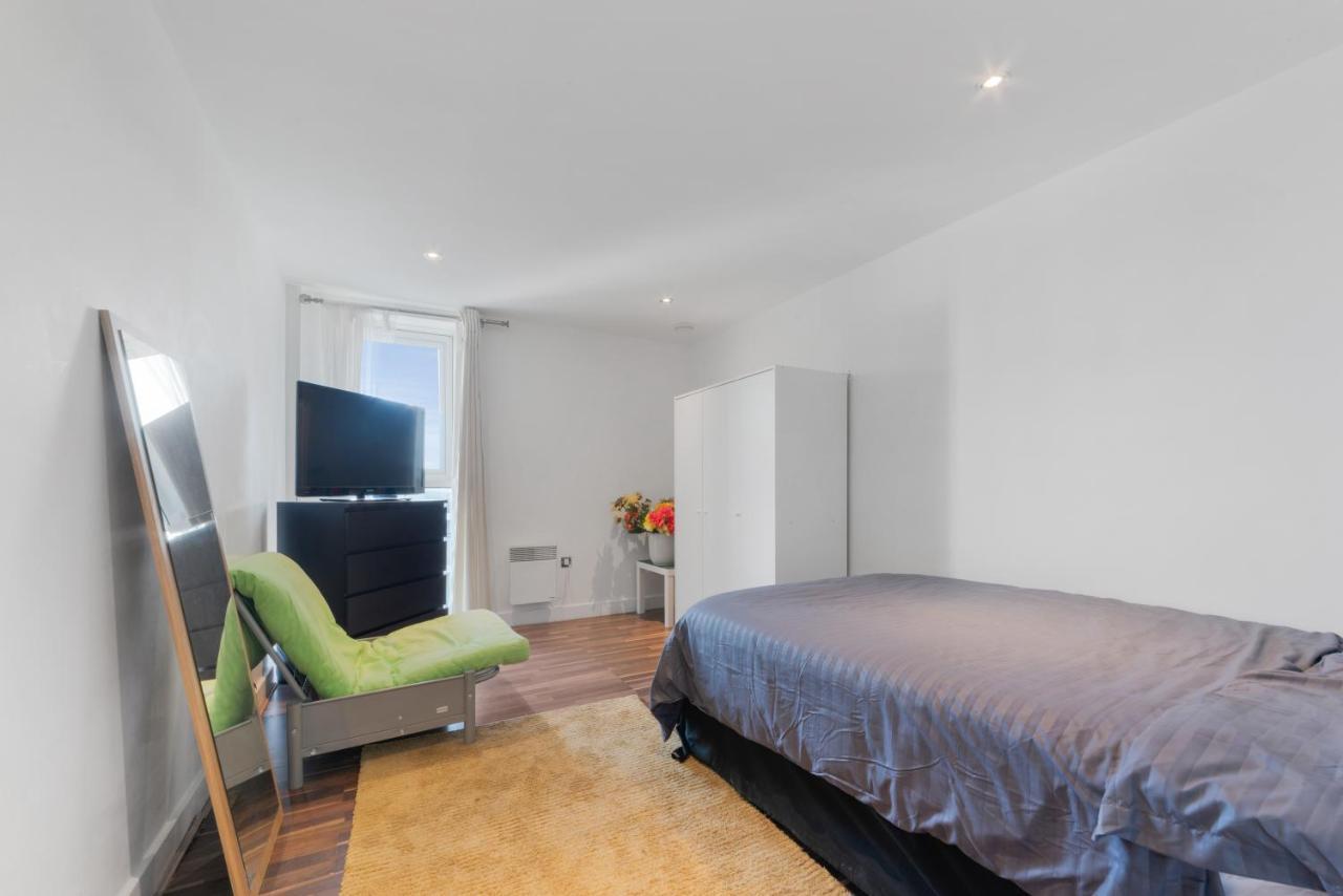 Excel 3 Bedroom Apartment Near City Airport And O2 Arena ลอนดอน ภายนอก รูปภาพ